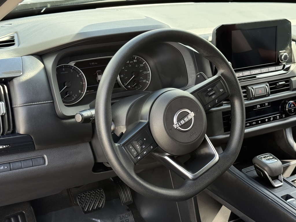 2025 Nissan Pathfinder S photo 14