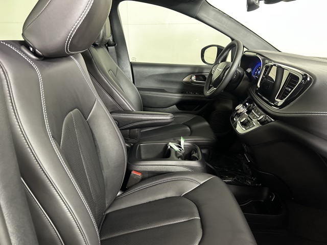 2026 Chrysler Pacifica photo 11