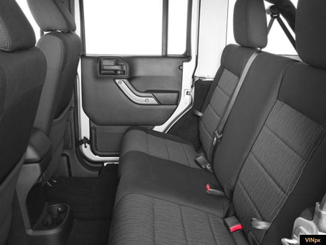 2013 Jeep Wrangler Unlimited Sahara photo 11
