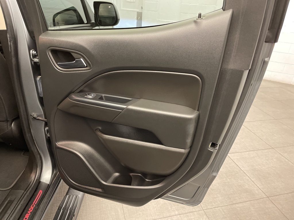 2022 Chevrolet Colorado LT photo 24