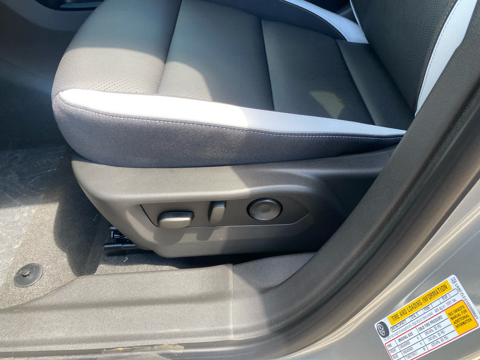 2025 Buick Envision Sport Touring photo 14