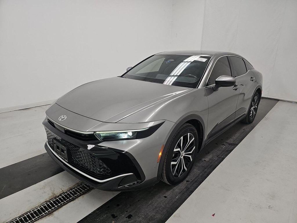 2023 Toyota Crown XLE's photo