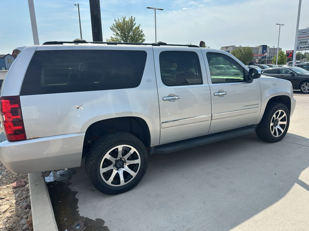 2011 Chevrolet Suburban 1500 LTZ photo 3
