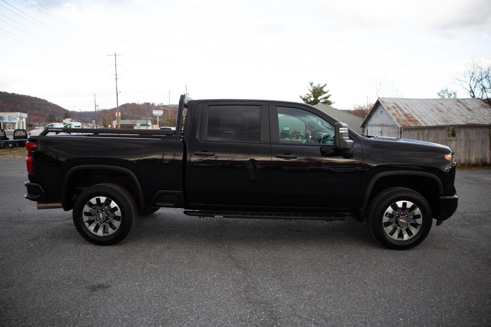 2024 Chevrolet Silverado 2500HD Custom photo 2