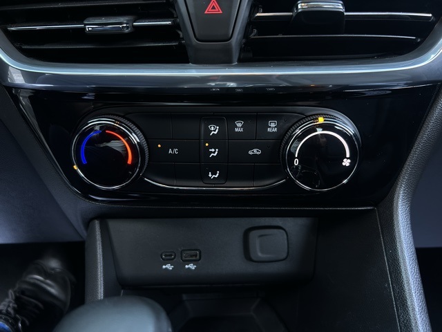 2024 Buick Encore GX Sport Touring photo 18