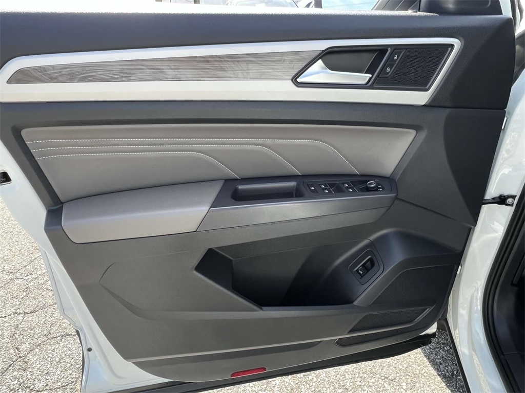 2021 Volkswagen Atlas Cross Sport SE Technology photo 16