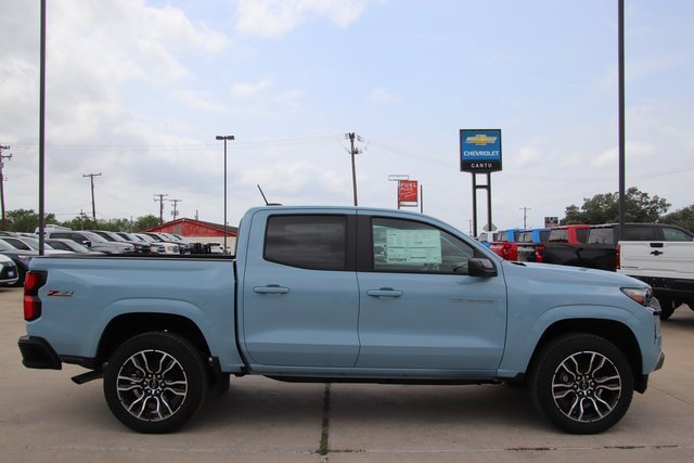 2025 Chevrolet Colorado Z71 photo 2