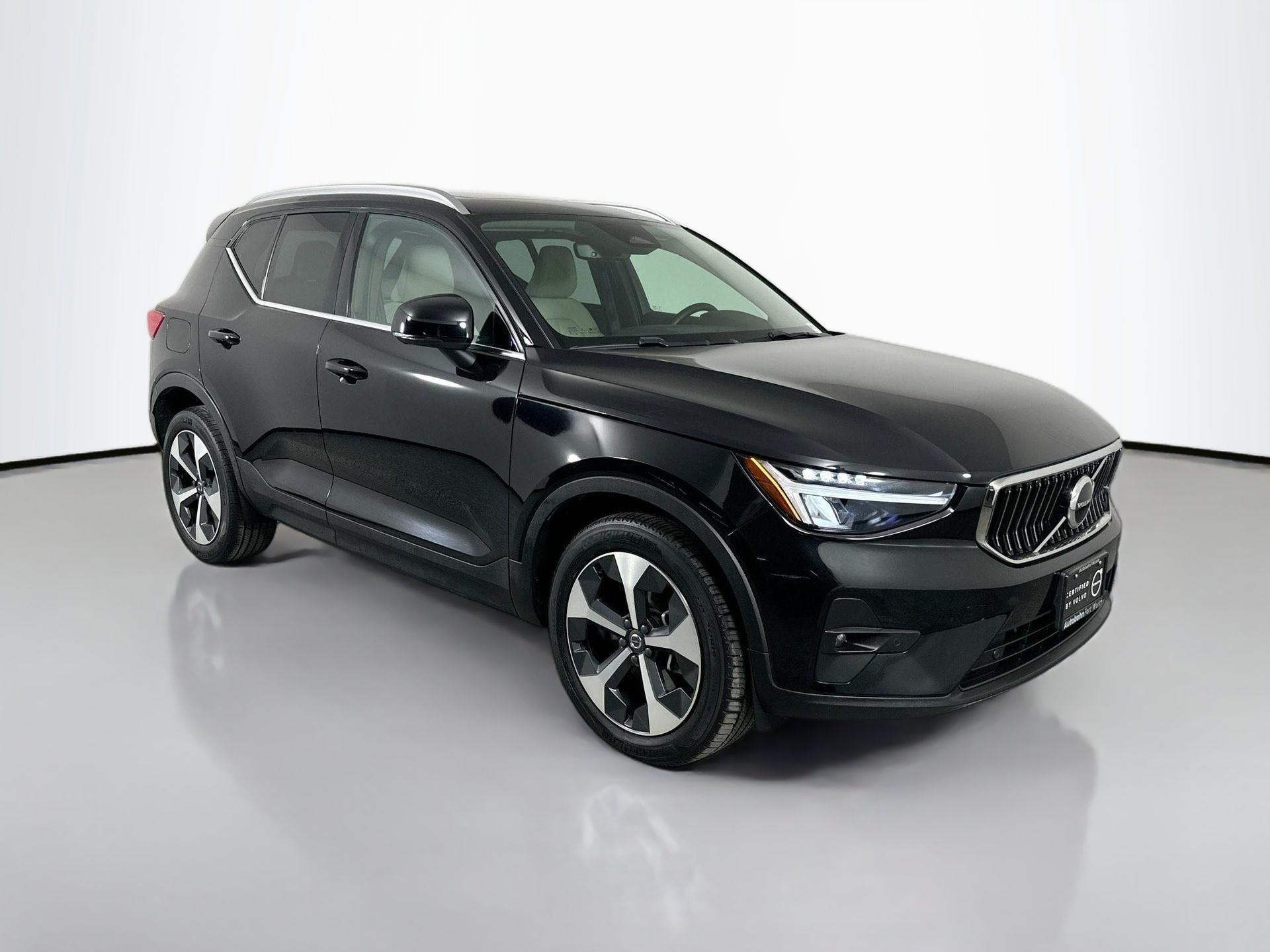 2023 Volvo XC40 Plus photo 3