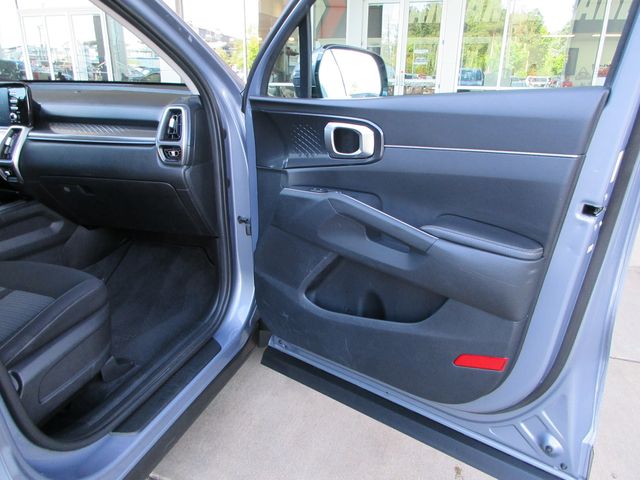 2022 Kia Sorento LX photo 23