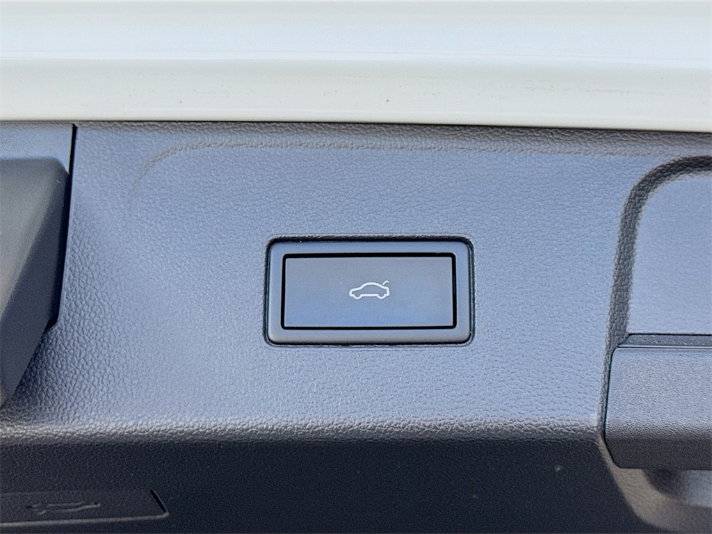 2025 Volkswagen Atlas SE Technology photo 19