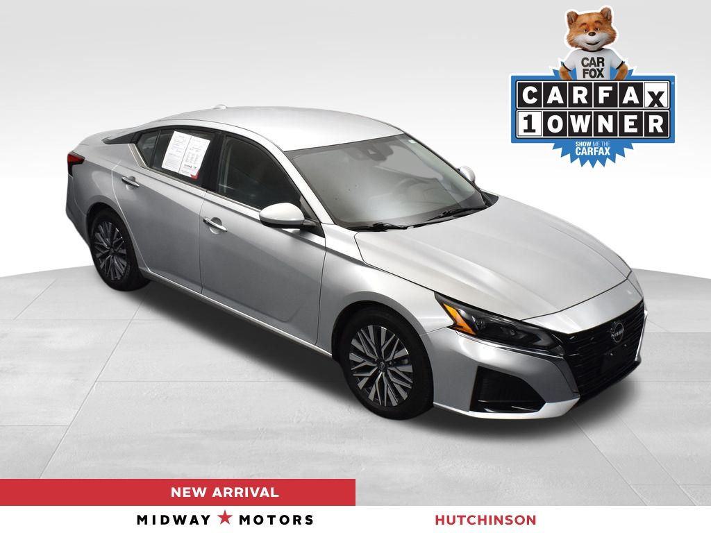 2023 Nissan Altima SV's photo