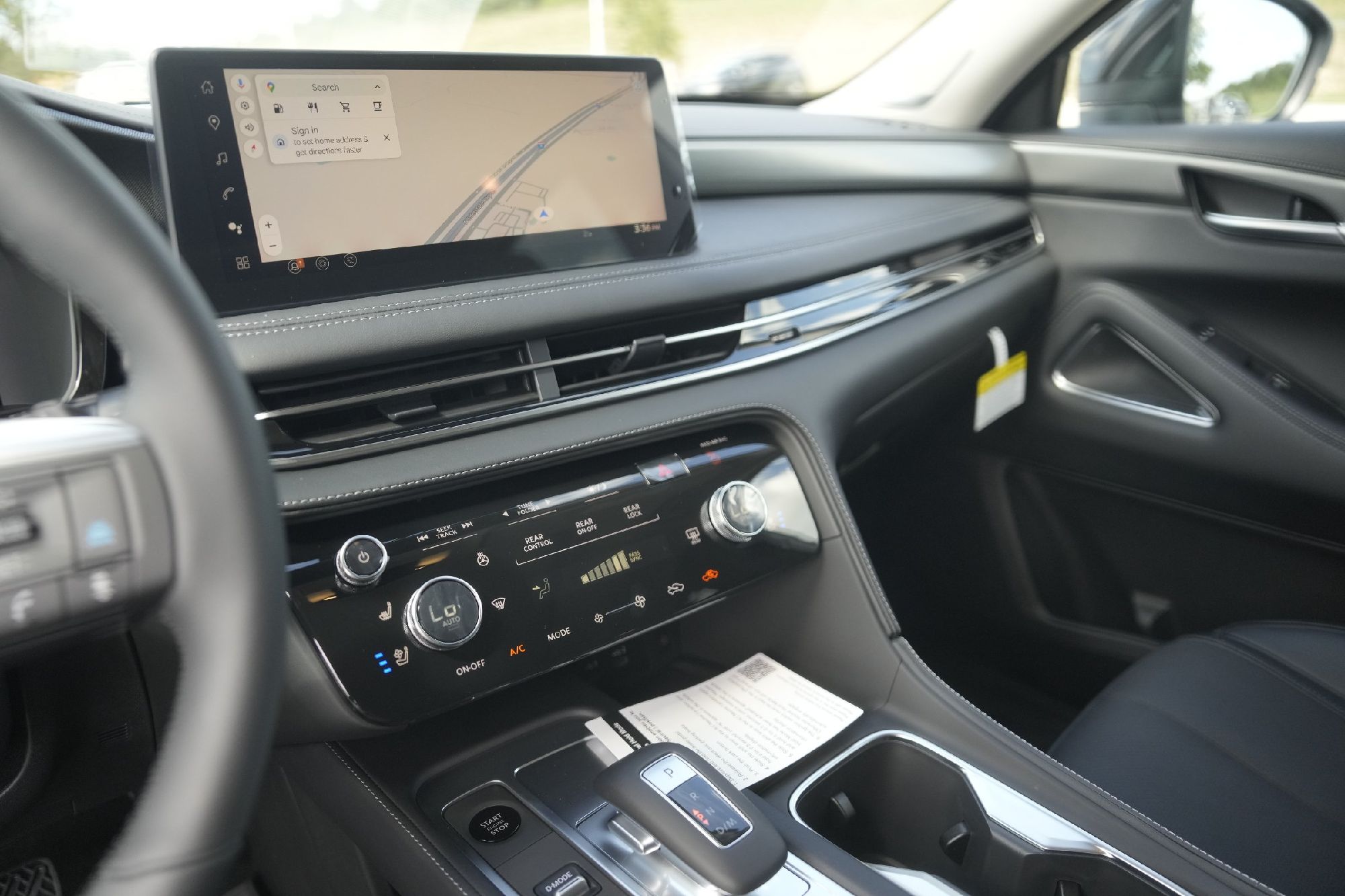 2026 Infiniti QX60 Luxe photo 9