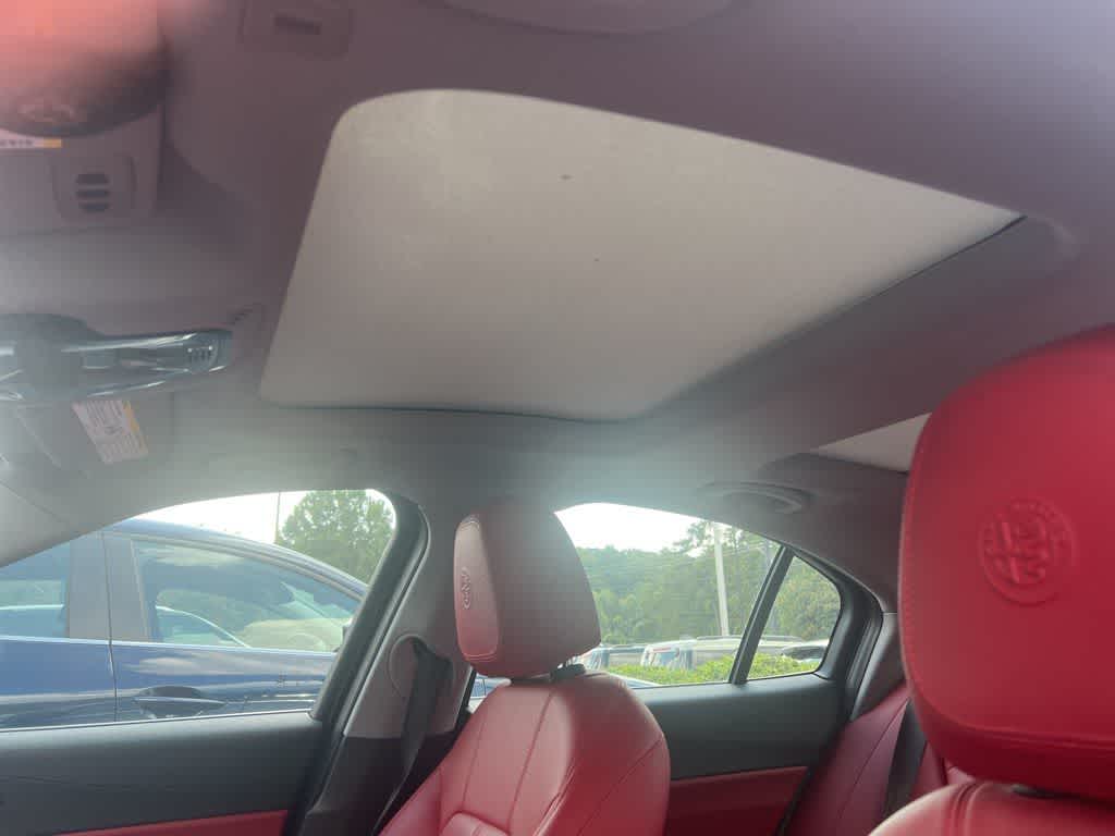 2021 Alfa Romeo Giulia Ti photo 3