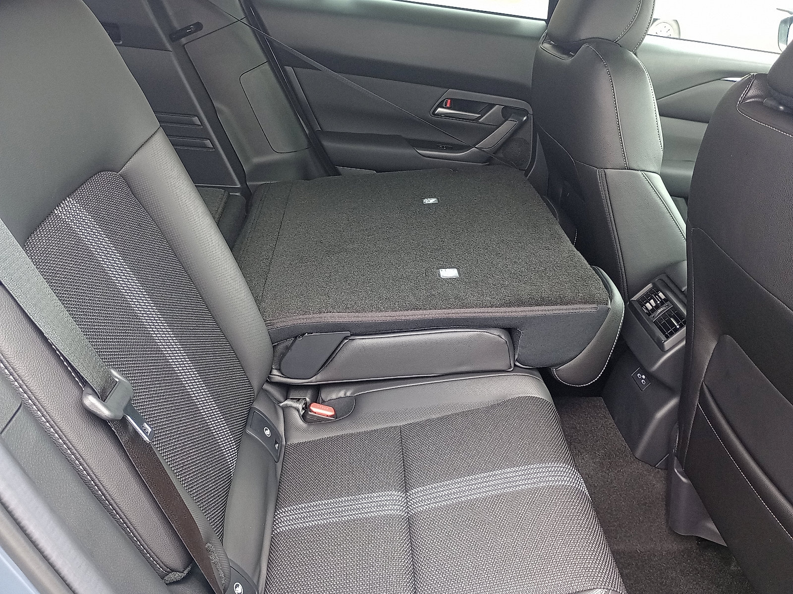 2025 Mazda CX-50 2.5 S Preferred photo 8