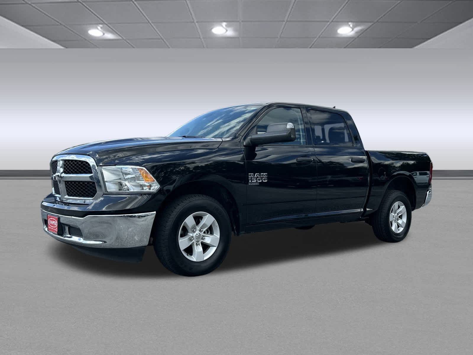 2023 Ram 1500 Classic SLT photo 3