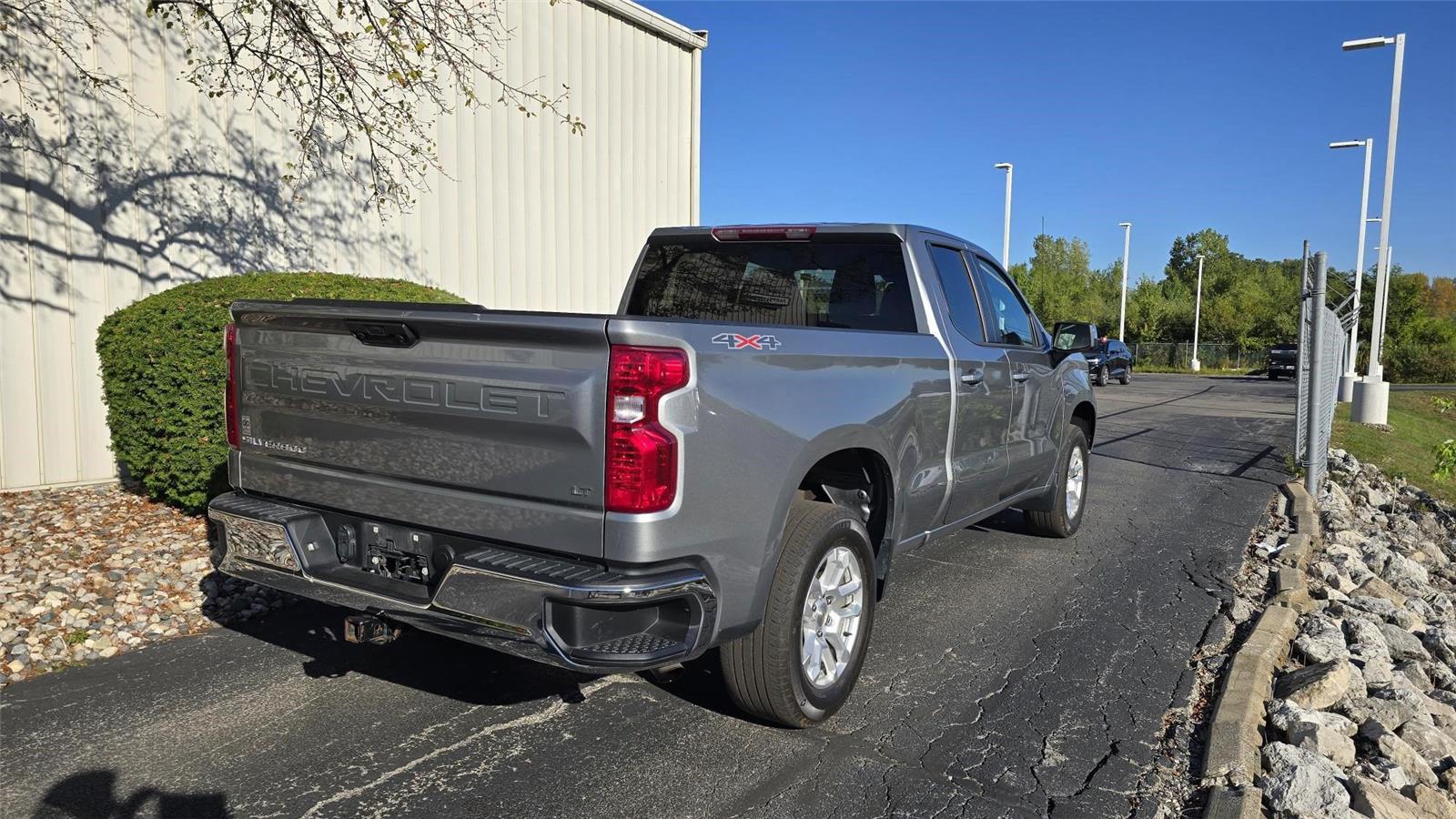 2023 Chevrolet Silverado 1500 LT photo 6