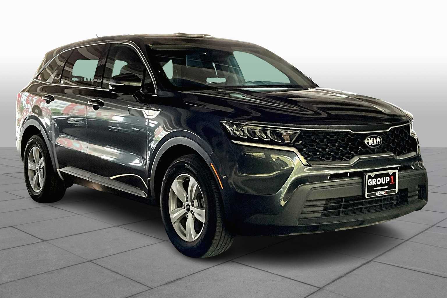 2021 Kia Sorento LX photo 2