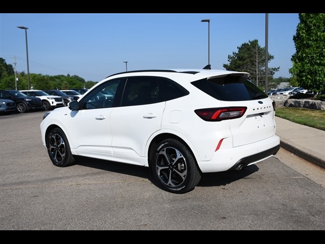 2023 Ford Escape ST-Line Elite photo 2