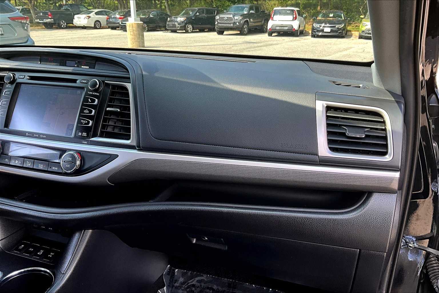 2019 Toyota Highlander SE photo 17