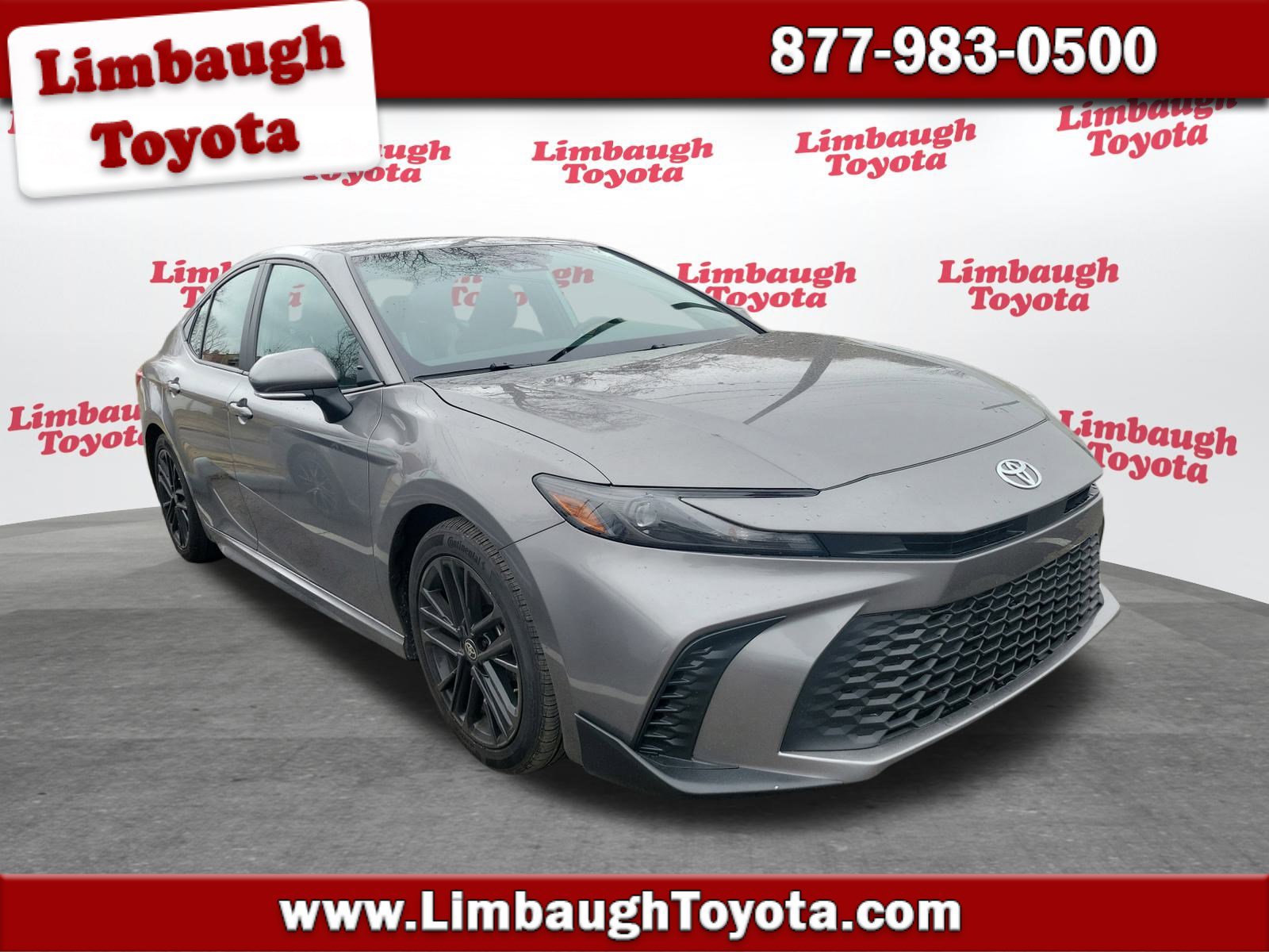 2025 Toyota Camry LE's photo