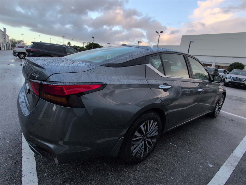 2025 Nissan Altima 2.5 SV photo 10