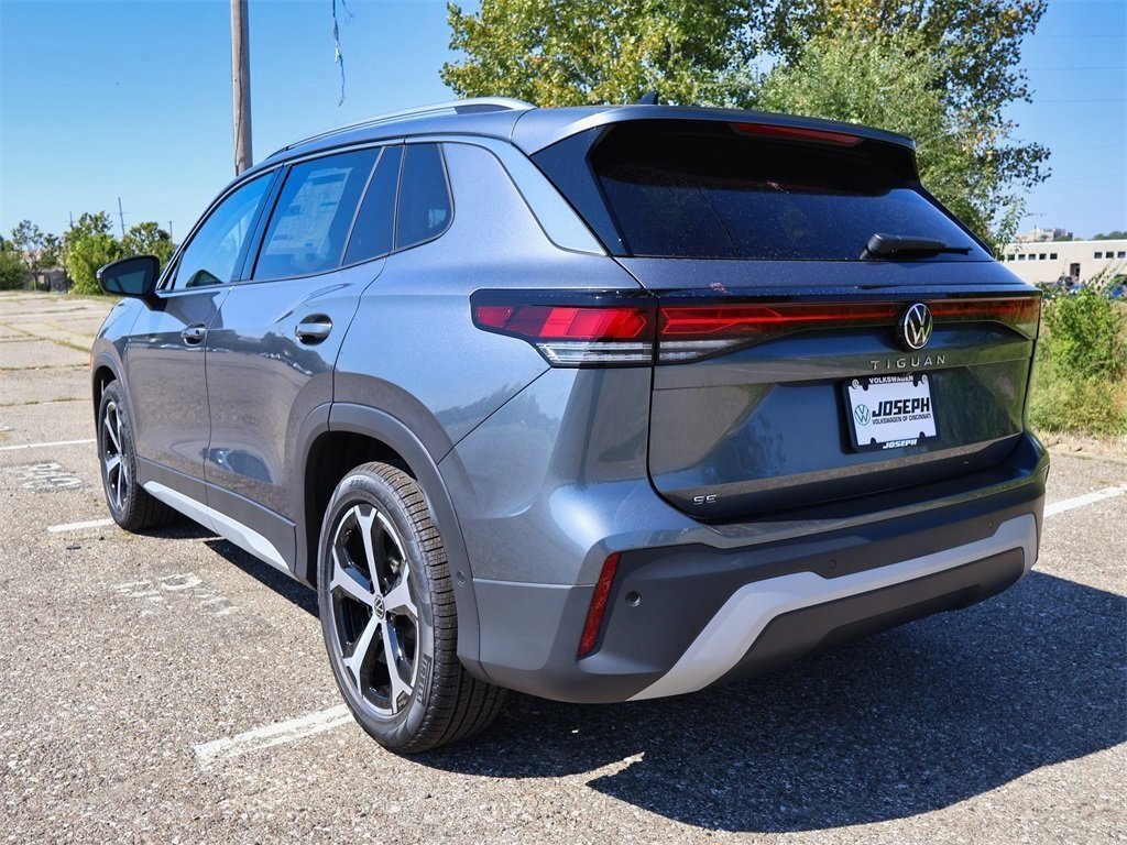 2025 Volkswagen Tiguan SE photo 2