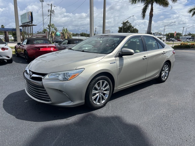 2015 Toyota Camry Hybrid XLE photo 3