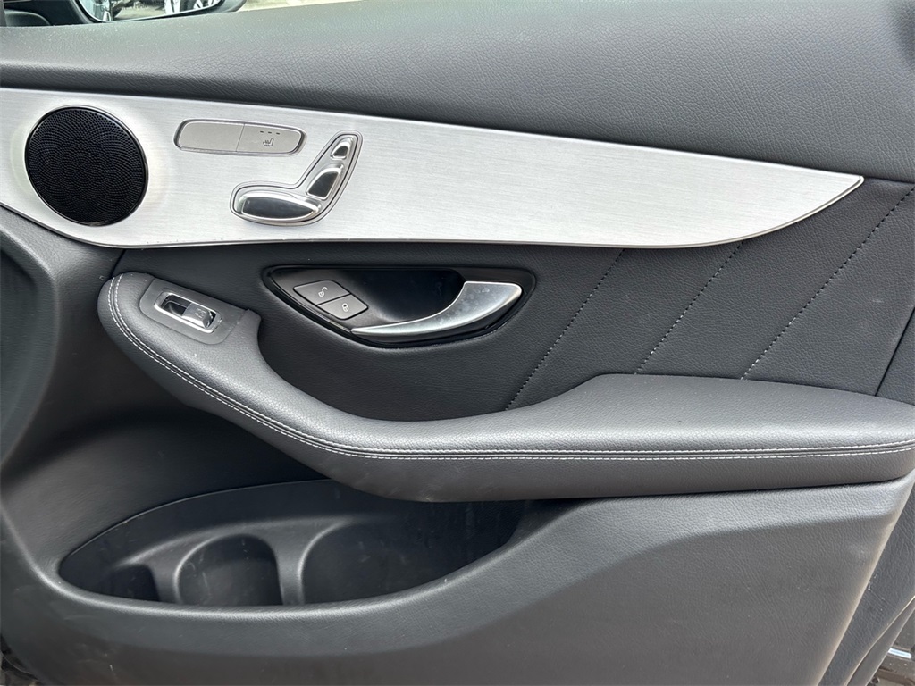 2022 Mercedes Benz GLC 300 photo 5