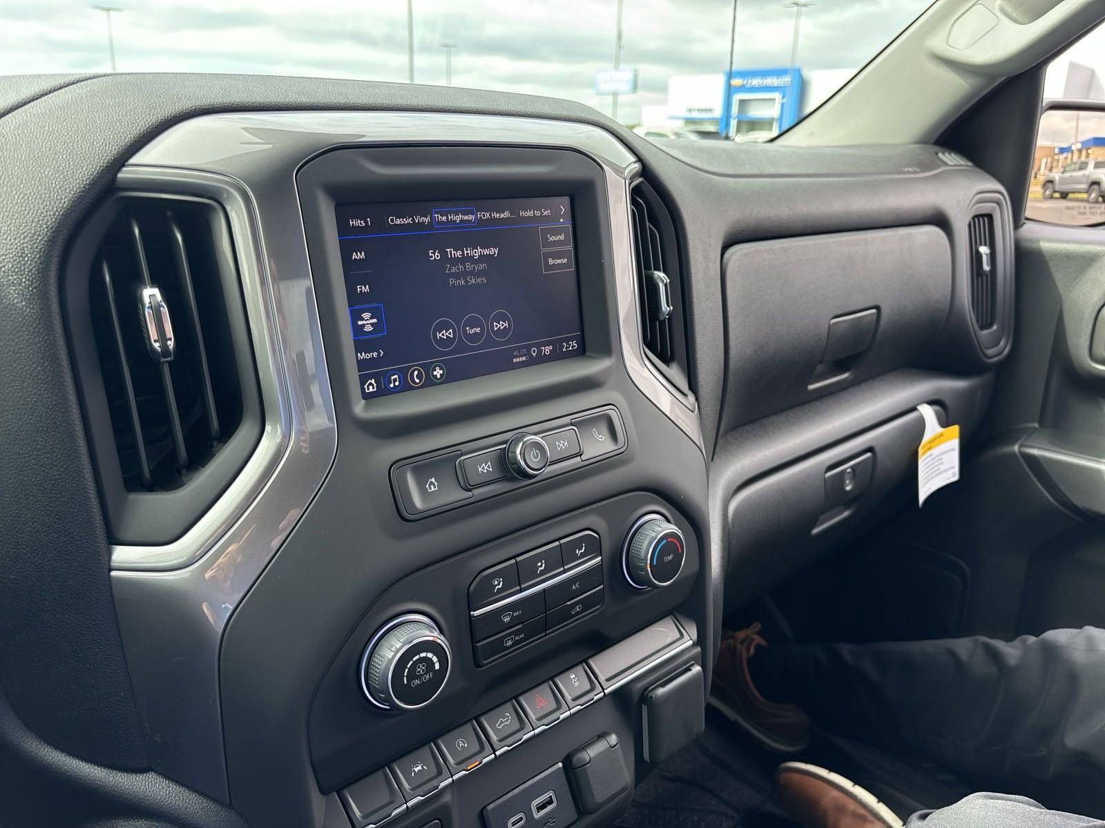 2025 Chevrolet Silverado 1500 Custom photo 19
