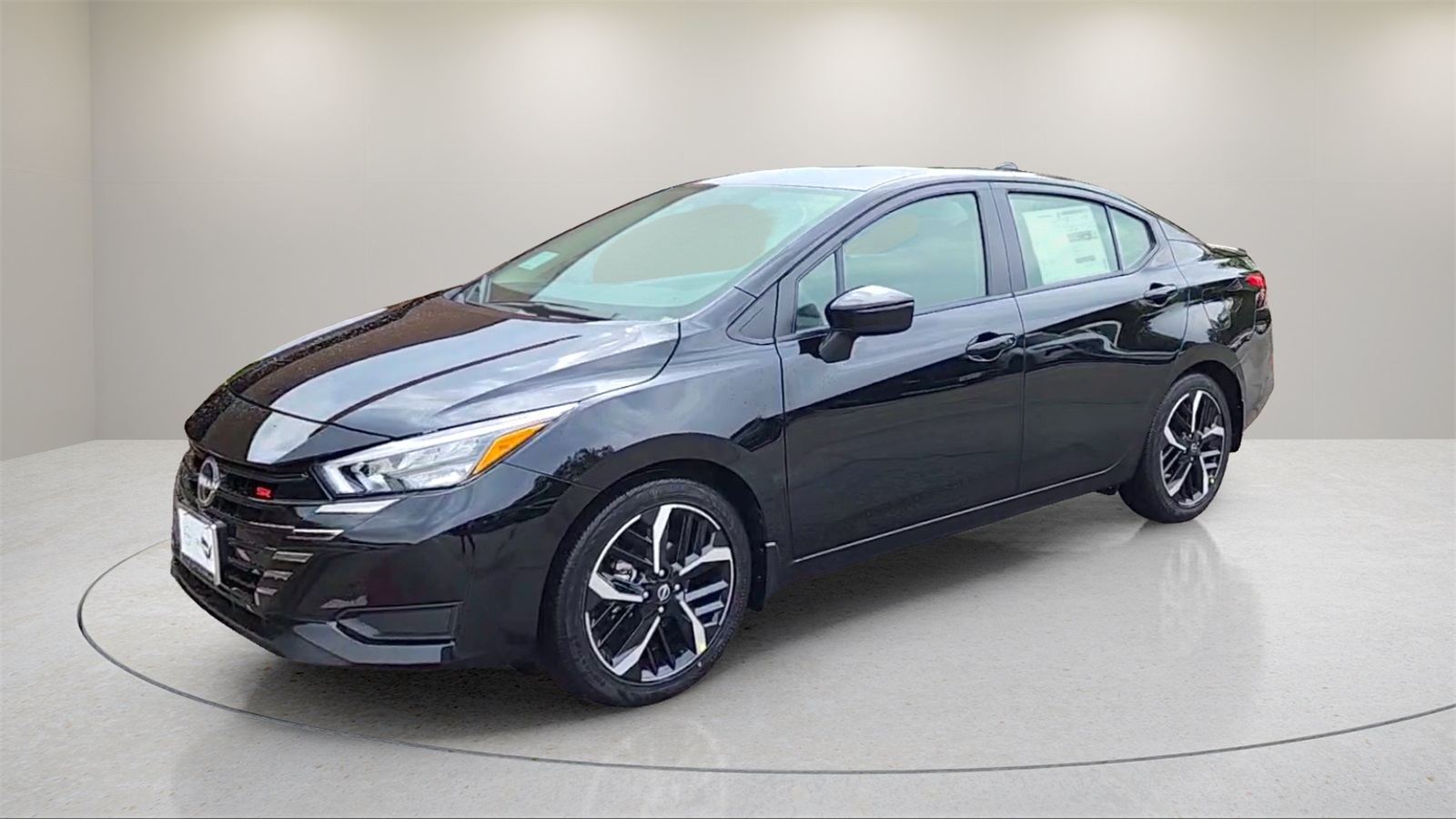 2025 Nissan Versa SR photo 3