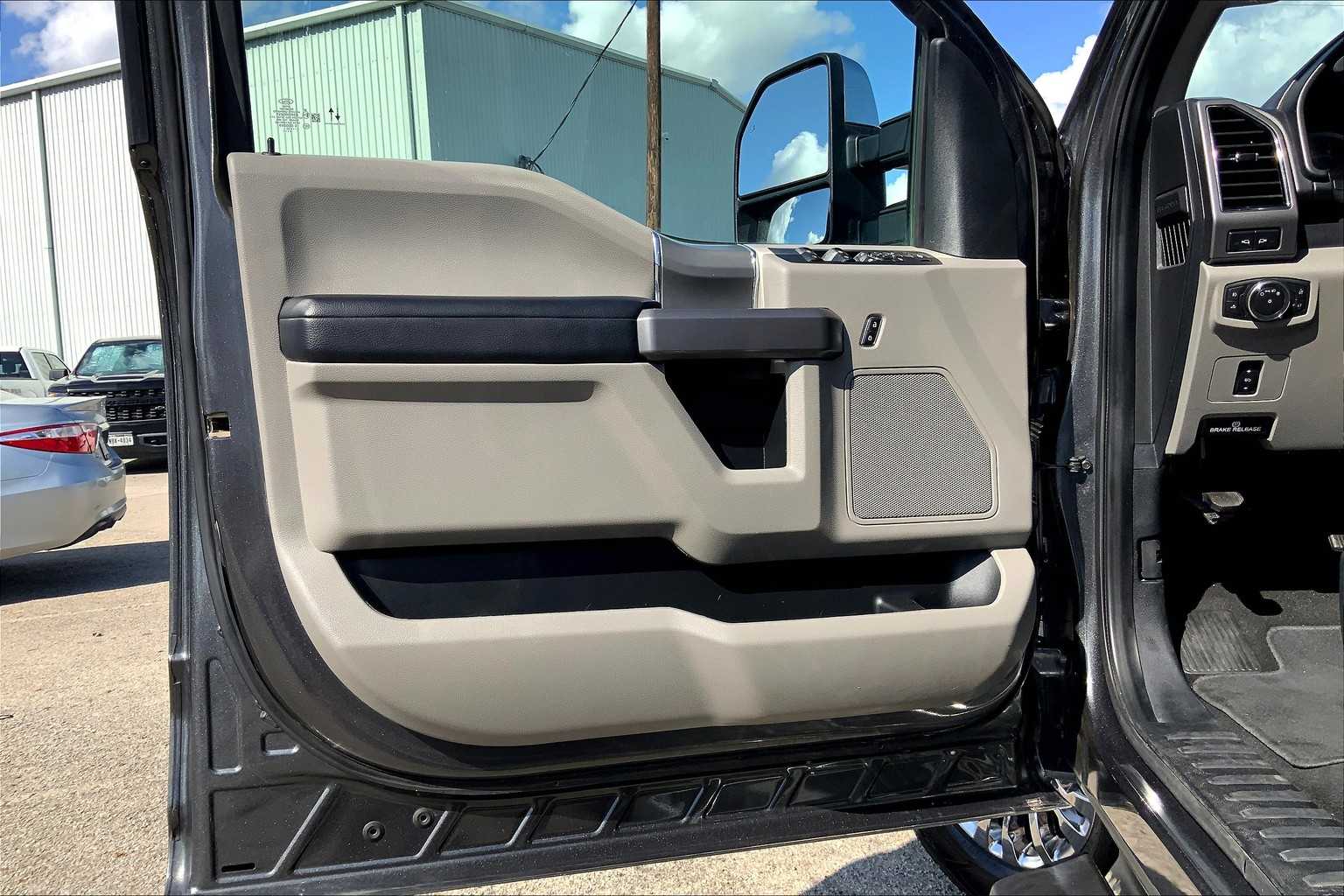 2020 Ford F-250 XLT photo 21