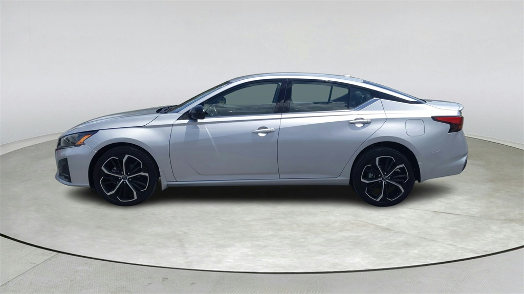 2023 Nissan Altima 2.5 SR photo 4