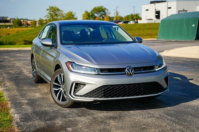 2025 Volkswagen Jetta 1.5T SE photo 3