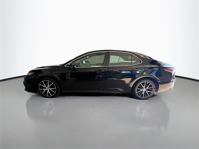 2023 Toyota Camry SE photo 3
