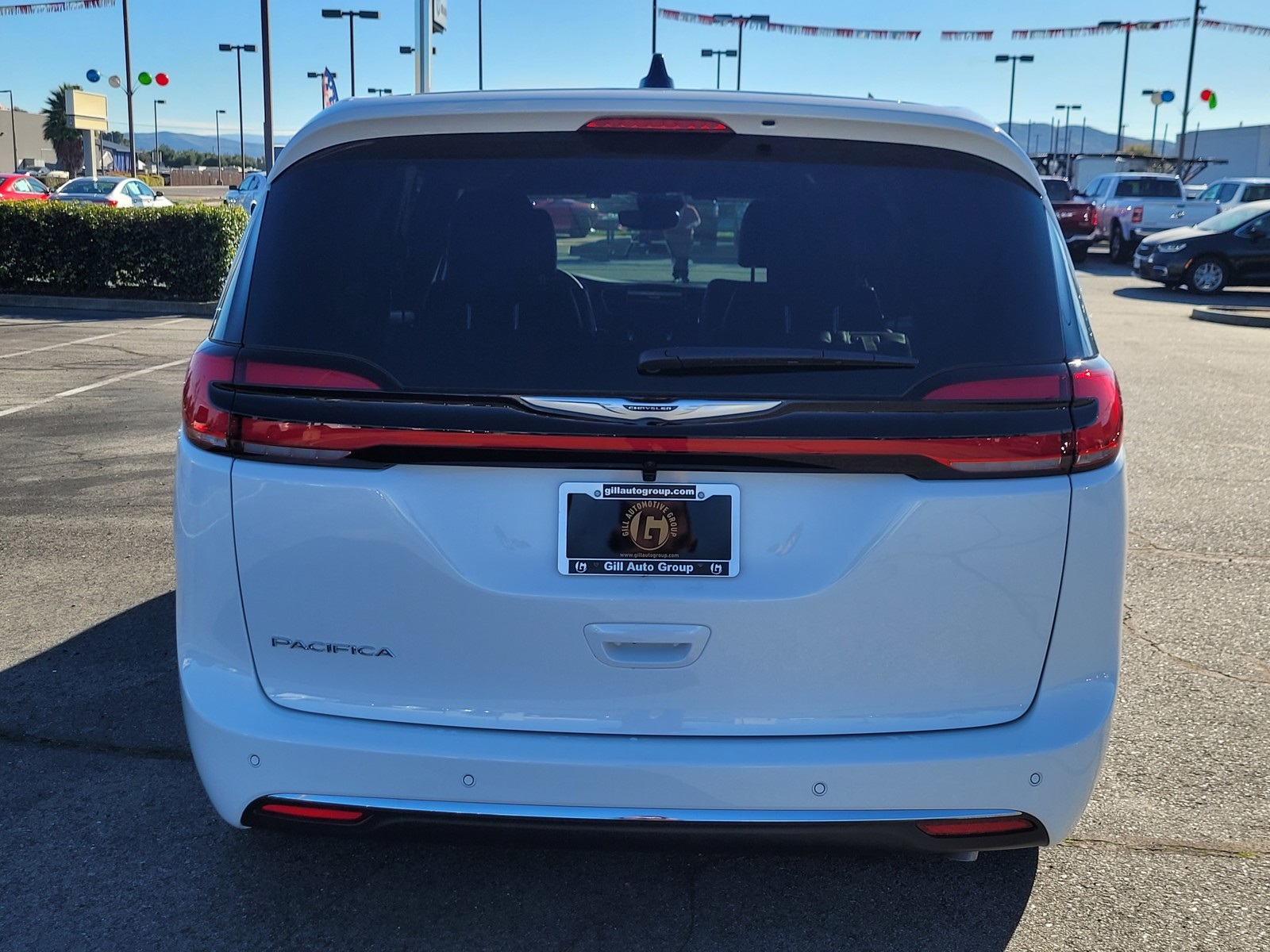 2026 Chrysler Pacifica photo 4