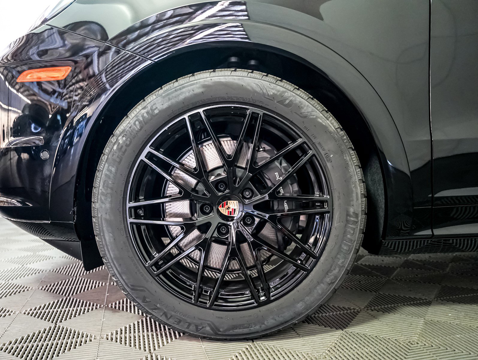 2025 Porsche Cayenne Coupe photo 13