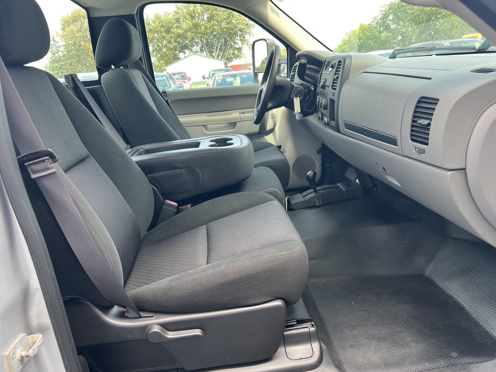 2013 Chevrolet Silverado Work Truck Base photo 18