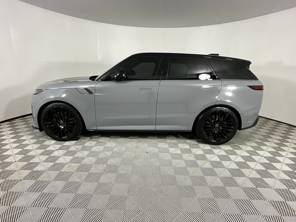 2025 Land Rover Range Rover Sport photo 2