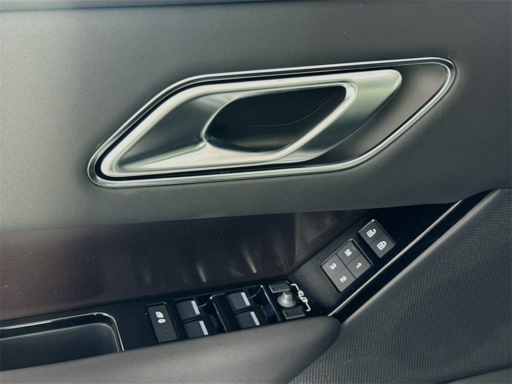 2026 Land Rover Range Rover Velar SE photo 15