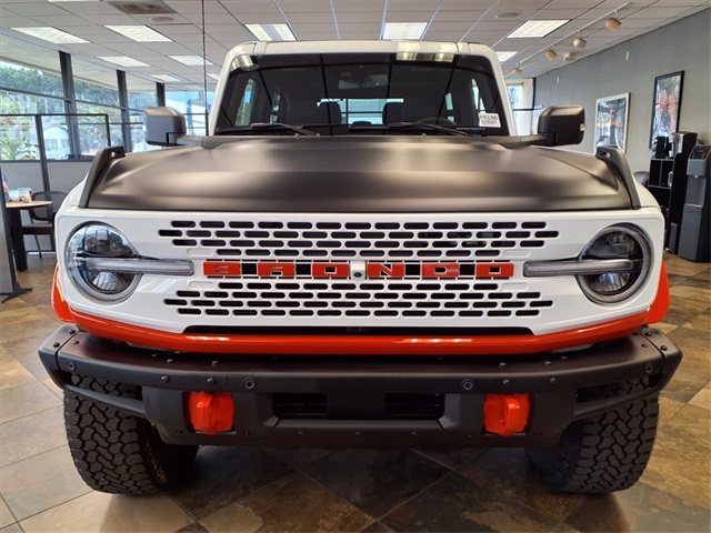 2025 Ford Bronco First Edition photo 2