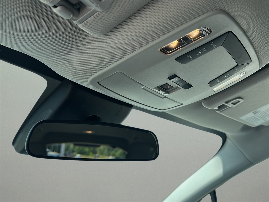 2023 Toyota Sienna LE photo 4