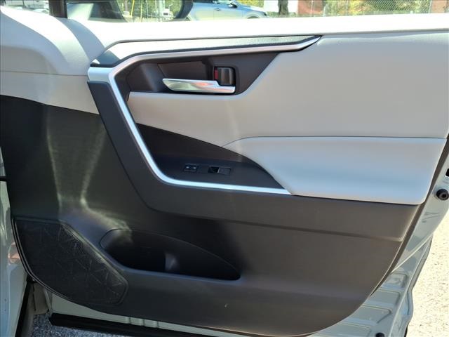 2022 Toyota RAV4 XLE photo 19