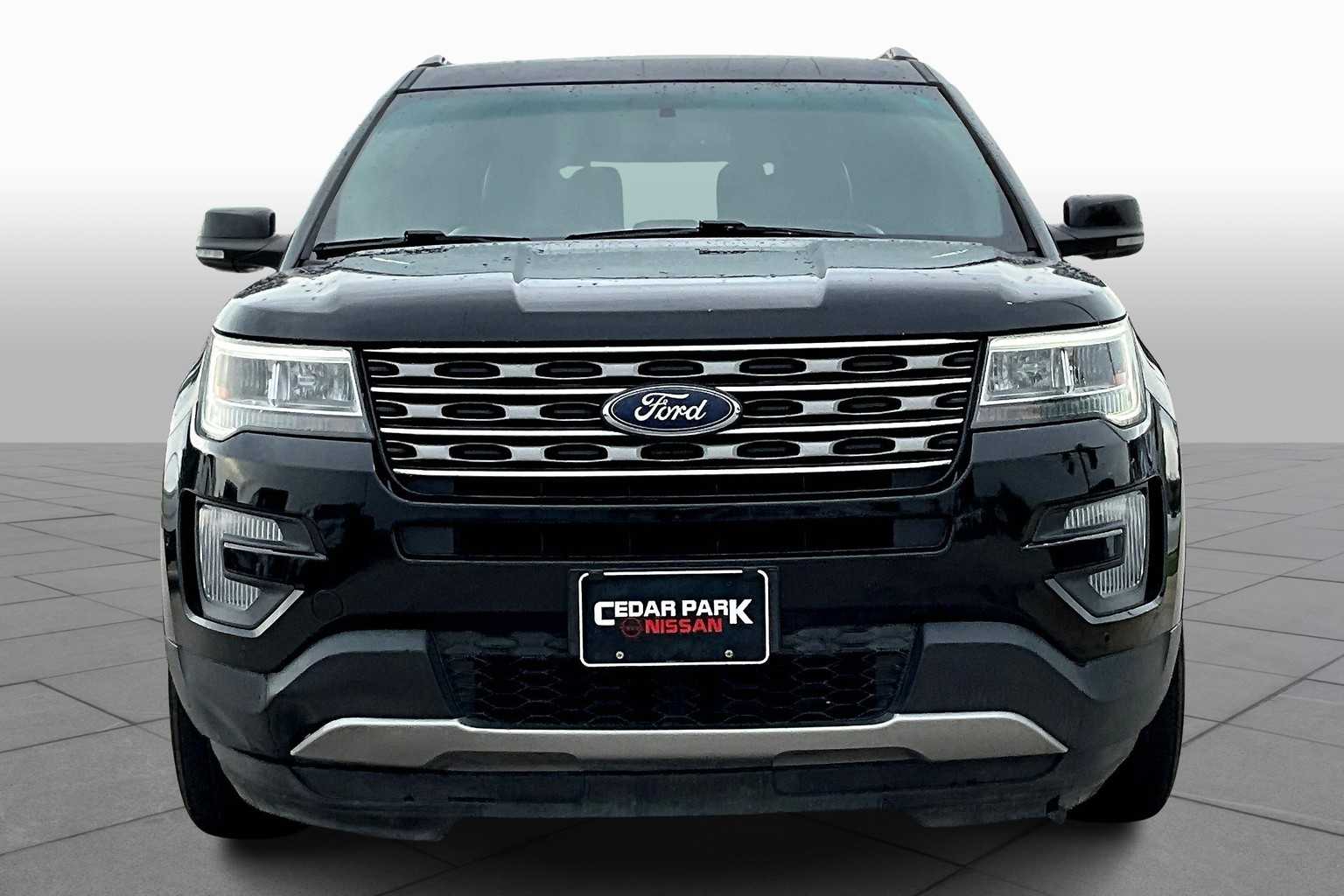 2017 Ford Explorer XLT photo 3