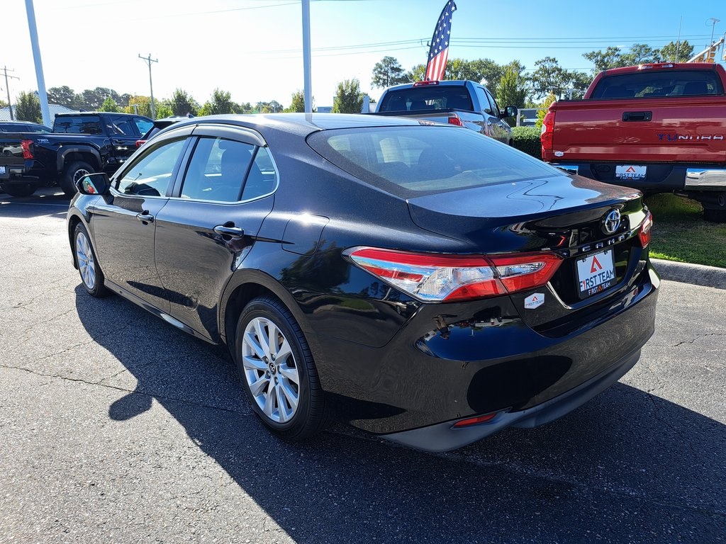 2018 Toyota Camry LE photo 9