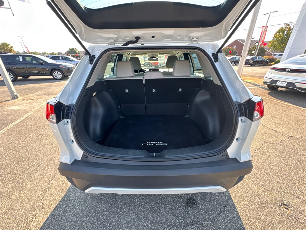 2024 Toyota Corolla Cross L photo 16