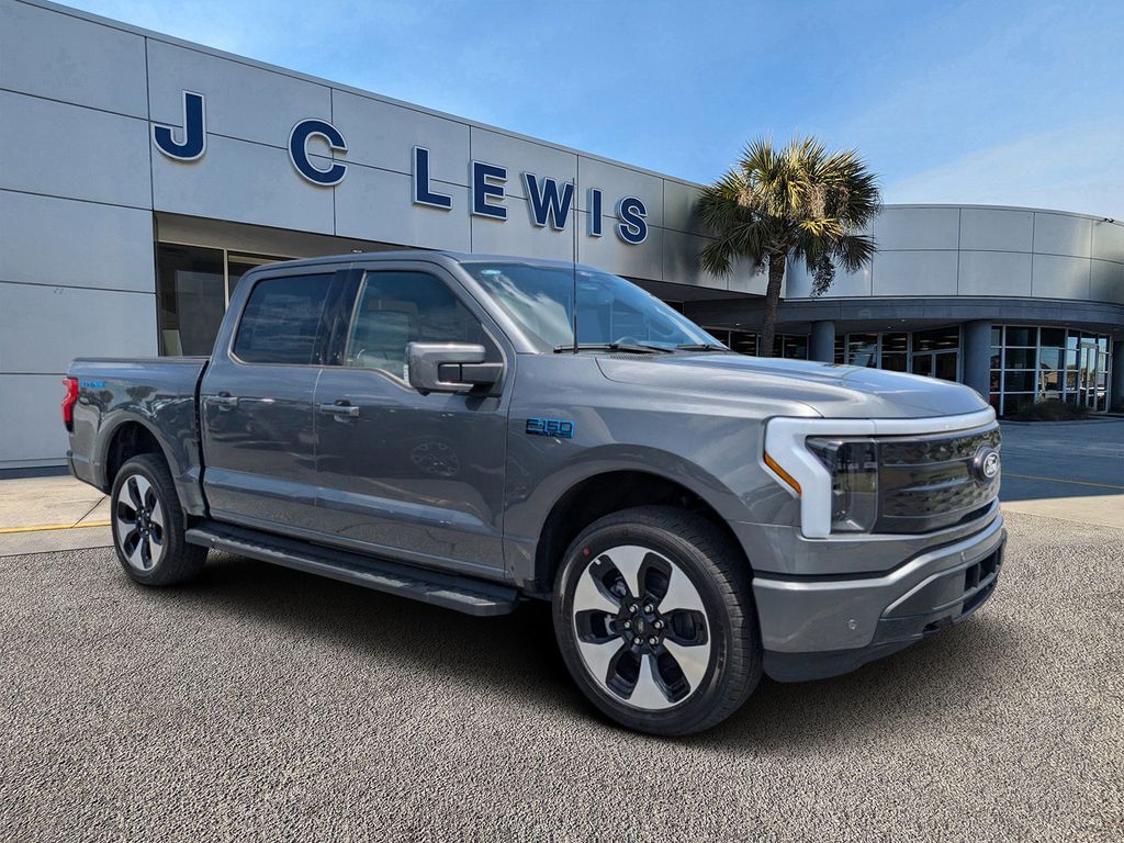 2025 Ford F-150 Lightning Platinum's photo