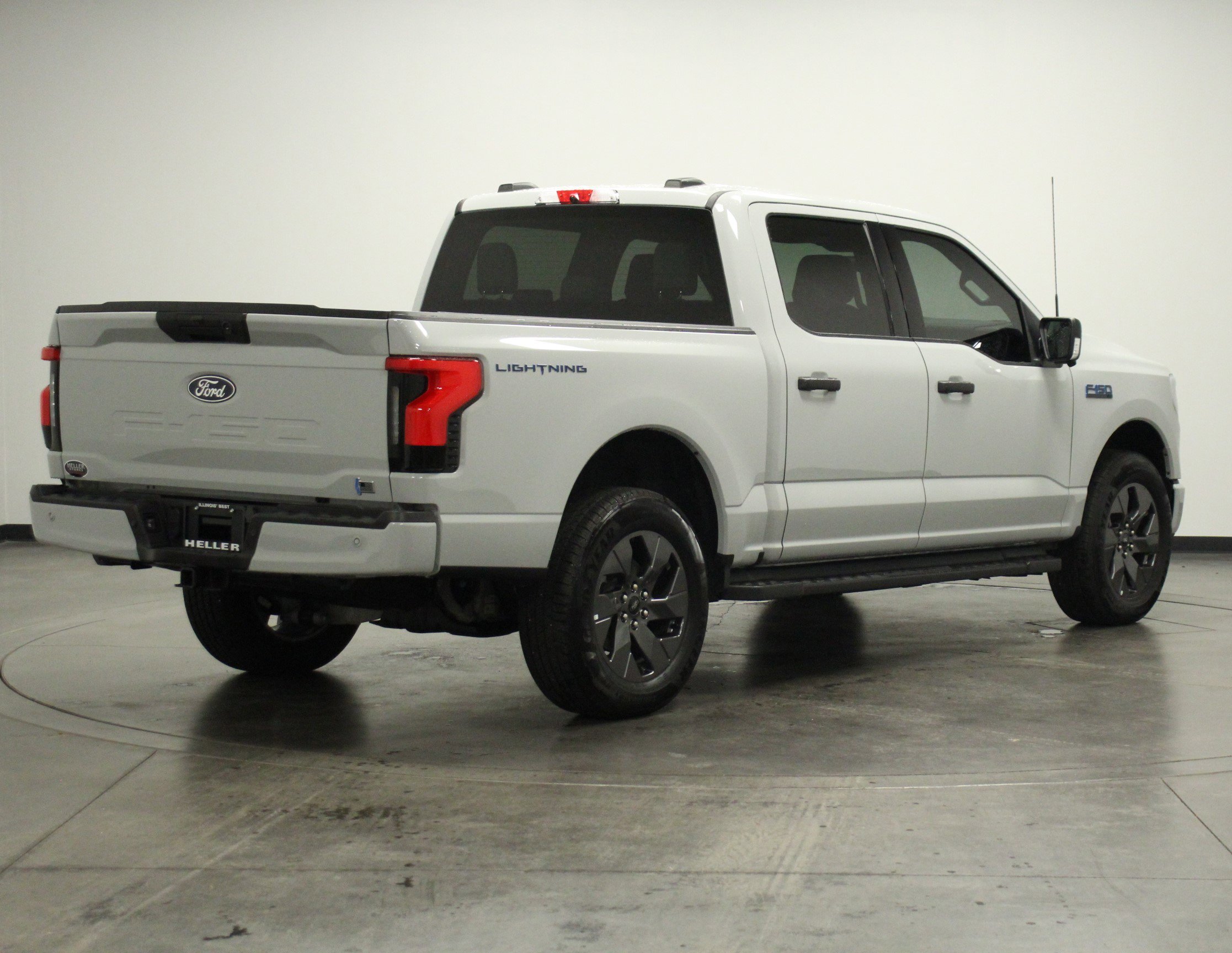 2024 Ford F-150 Lightning XLT photo 5