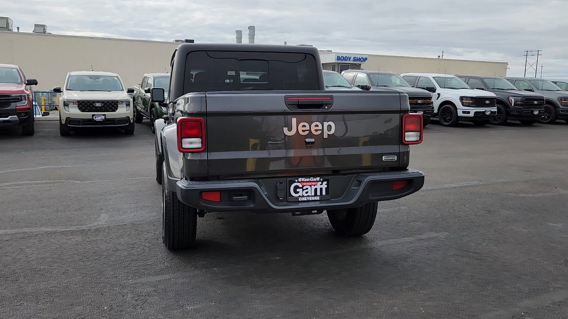 2023 Jeep Gladiator Overland photo 2