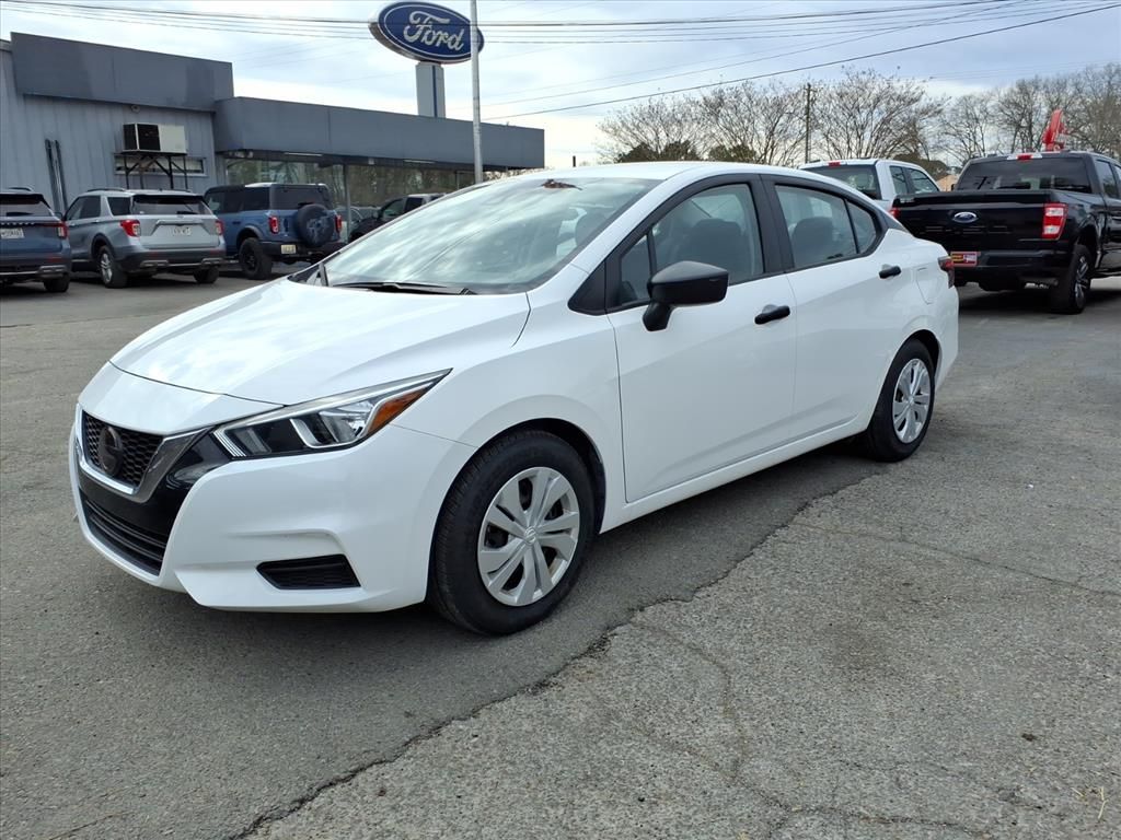 2021 Nissan Versa Sedan S's photo