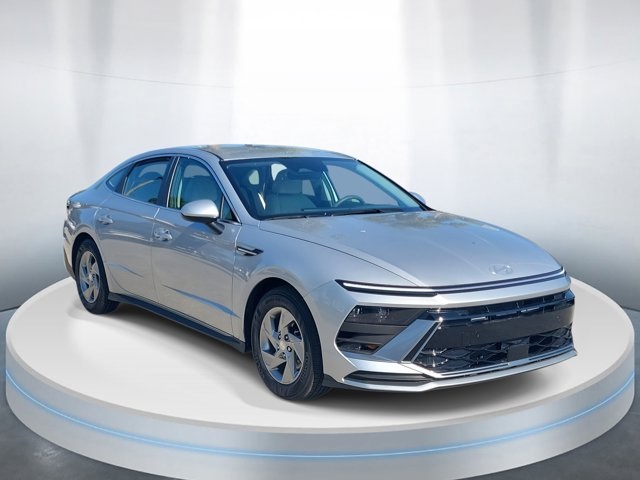 2025 Hyundai Sonata SE's photo